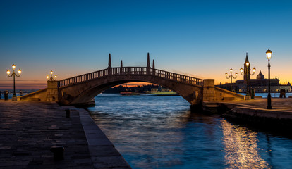 Fototapeta na wymiar Venezia, un ponte veneziano ( riva degli schiavoni)
