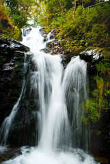 Fototapeta na wymiar Wasserfall Fluß 