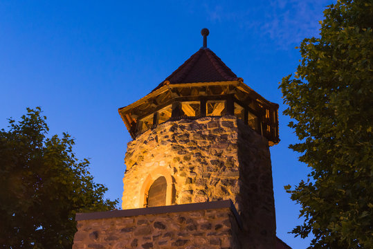 beleuchteter Burg-Turm