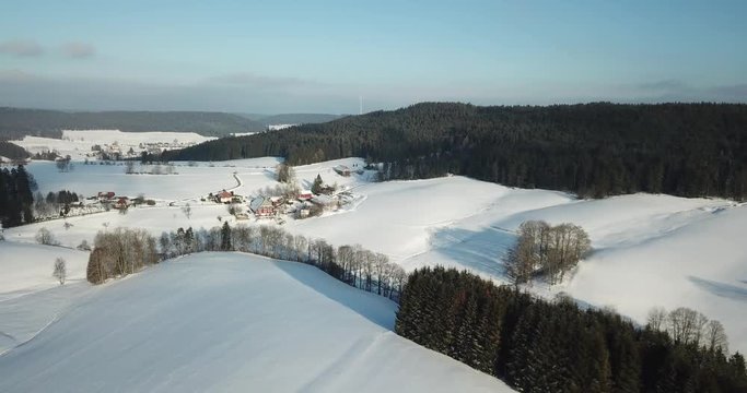 Winterzauber im Schwarzwald aus der Luft