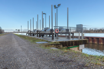 Entnahmebauwerk am Rhein bei Greffern