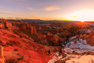 Fototapeta na wymiar Scenic Winter Sunrise at Bryce Canyon Utah