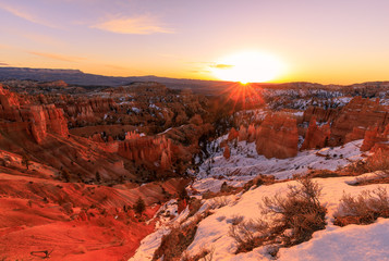 Fototapeta na wymiar Scenic Winter Sunrise at Bryce Canyon Utah