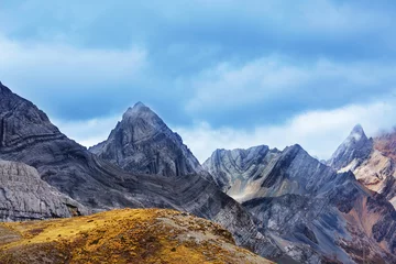 Schapenvacht deken met patroon Alpamayo Mountains in Peru