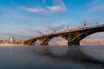 Fototapeta na wymiar Glazkovsky bridge over the Angara river