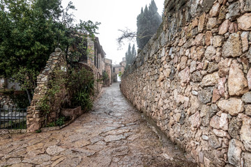 Aldea medieval de Ciurana o Siurana de Tarragona una fría mañana de invierno