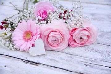 Frühlingsblumen Blumenstrauß rosa mit Herz - Glückwunschkarte Pastell