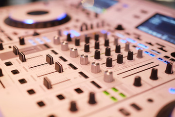 dj mixing console