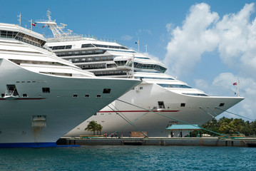 Fototapeta na wymiar Cruise Ships In Nassau