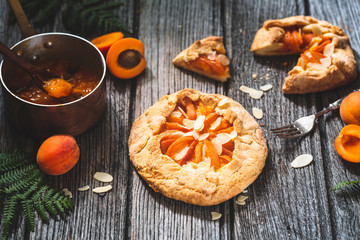 Tarte à  l ' Abricot et Amandes