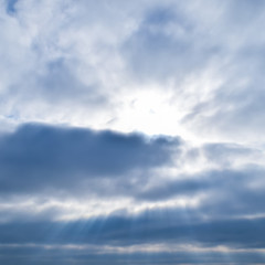 Obraz premium Sunlight filtering through the clouds