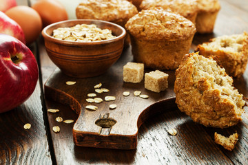Oat muffins with apple