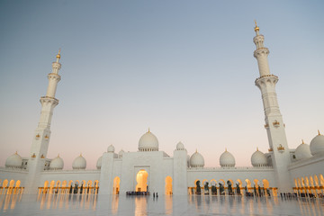 Fototapeta na wymiar Sheikh Zayed Grand Mosque - Abu Dhabi