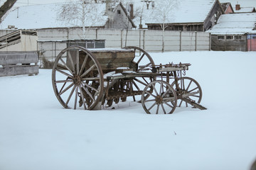 Fototapeta na wymiar old cart in snow