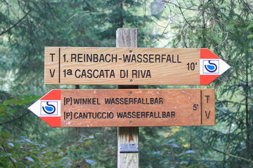 Schild Reinbach- Wasserfall