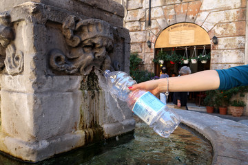 Öffentlicher Wasserbrunnen in Rom