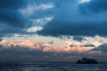 Naklejka premium Early morning, in a stormy early morning, on the sea of Izmir (Turkey)