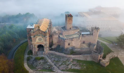 Papier Peint photo Travaux détablissement Célèbre forteresse Castillo de Javier au petit matin. Navarre. Aragon. Espagne