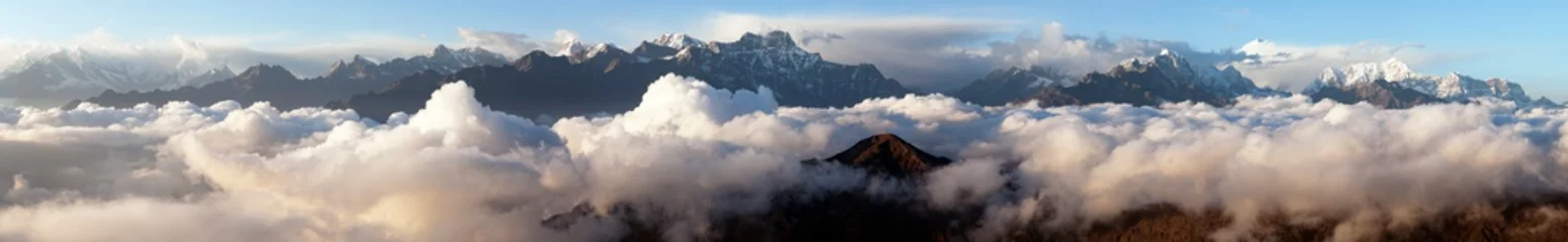 Papier Peint photo autocollant Makalu Evening view on top of mount Makalu, Nepal Himalayas
