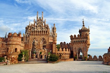 Fototapeta premium Castello di Colomares, monumento nella forma di un castello dedicato alla vita e alle avventure di Cristoforo Colombo. Costruito in Benalmadena, Malaga,Spagna è una famosa attrazione turistica