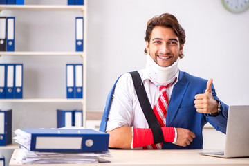 Injured employee working in the office