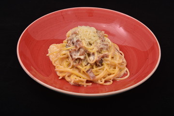 Spaghetti pasta with ham and cheese