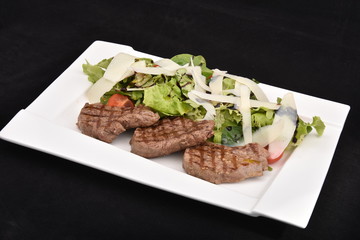 liver with puree and salad