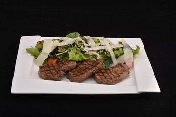 liver with puree and salad