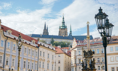 Obraz premium View of the castle in Prague from the Lesser Town with a plague column in the foreground