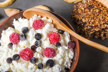 cottage cheese with frozen berries