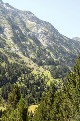 Obraz premium Mountains of the Pyrenees in the Benasque valley in Spain on a sunny day.