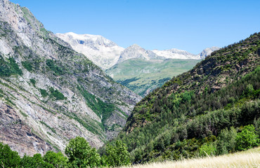 Naklejka premium Mountains of the Pyrenees in the Benasque valley in Spain on a sunny day.