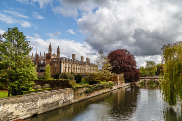 Rzeka Cam przy Uniwersytecie Cambridge, Wielka Brytania 