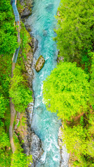 Flussabwärts