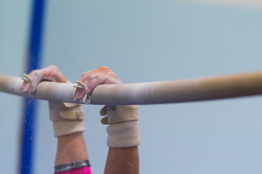 Esercizio sulle parallele asimmetriche | Dettaglio delle mani