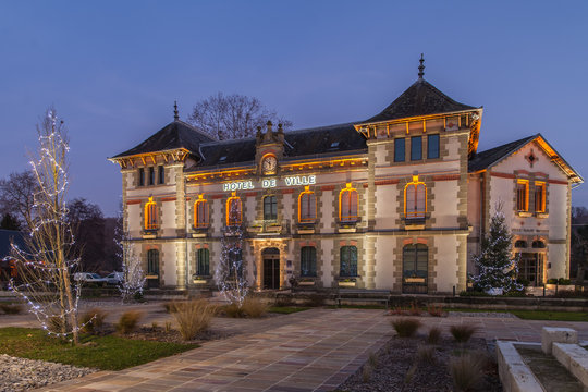 Objat (Corrèze - France) - Hôtel de ville