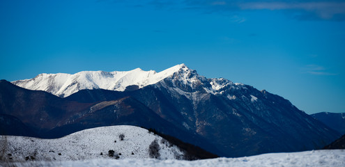 Fototapeta na wymiar Beautiful view of some snow capped mountains. National Park of Abruzzo, Lazio and Molise, Italy.