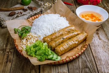 vietnamese food spring rolls and noodle