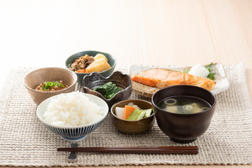 和食の朝食イメージ