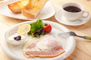 ベーコンエッグ
