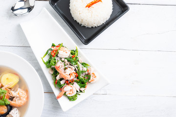 Hot and spicy vegetable paco fern salad with shrimp.