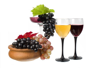 Two glasses of red and white wine, grapes
