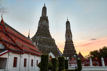 Fototapeta premium Wat Arun Temple at sunset in bangkok Thailand. Wat Arun is a Buddhist temple in Bangkok Yai district of Bangkok