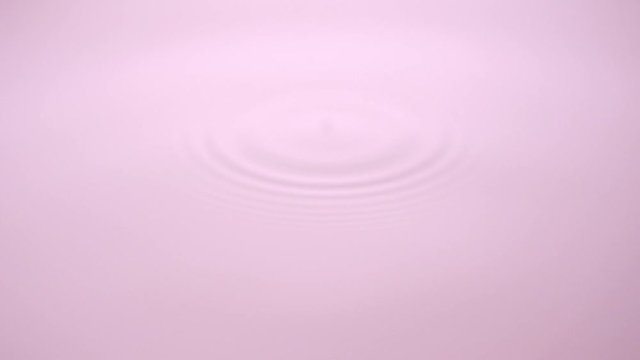 もも色の水滴と波紋   スローモーション（1/4倍速）