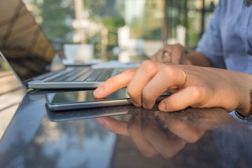 Side view of young man hand using smartphone