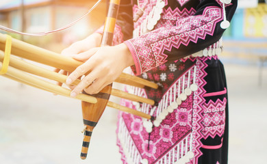 Hmong musical instruments to perform