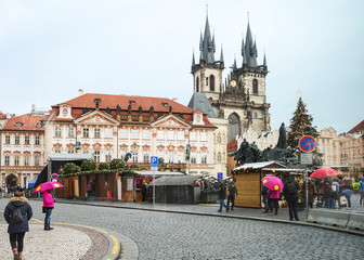 Obraz premium Praga, Republika Czeska, plac, Stare Mesto. Katedra Najświętszej Maryi Panny. Spośród wielu atrakcji Pragi, Kościół Najświętszej Marii Panny przed Tynem jest najbardziej znaczący i wyjątkowy.