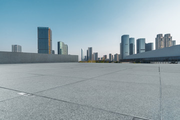 Fototapeta premium Panoramic skyline and buildings with empty square floor.