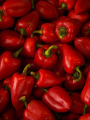 Obraz na płótnie Canvas Fresh sweet red peppers close up