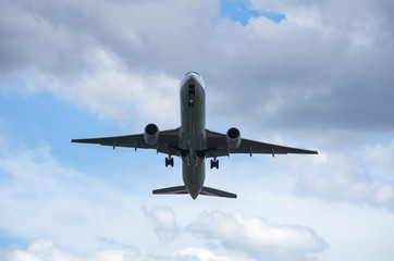Fototapeta na wymiar 離陸上昇するジェット旅客機